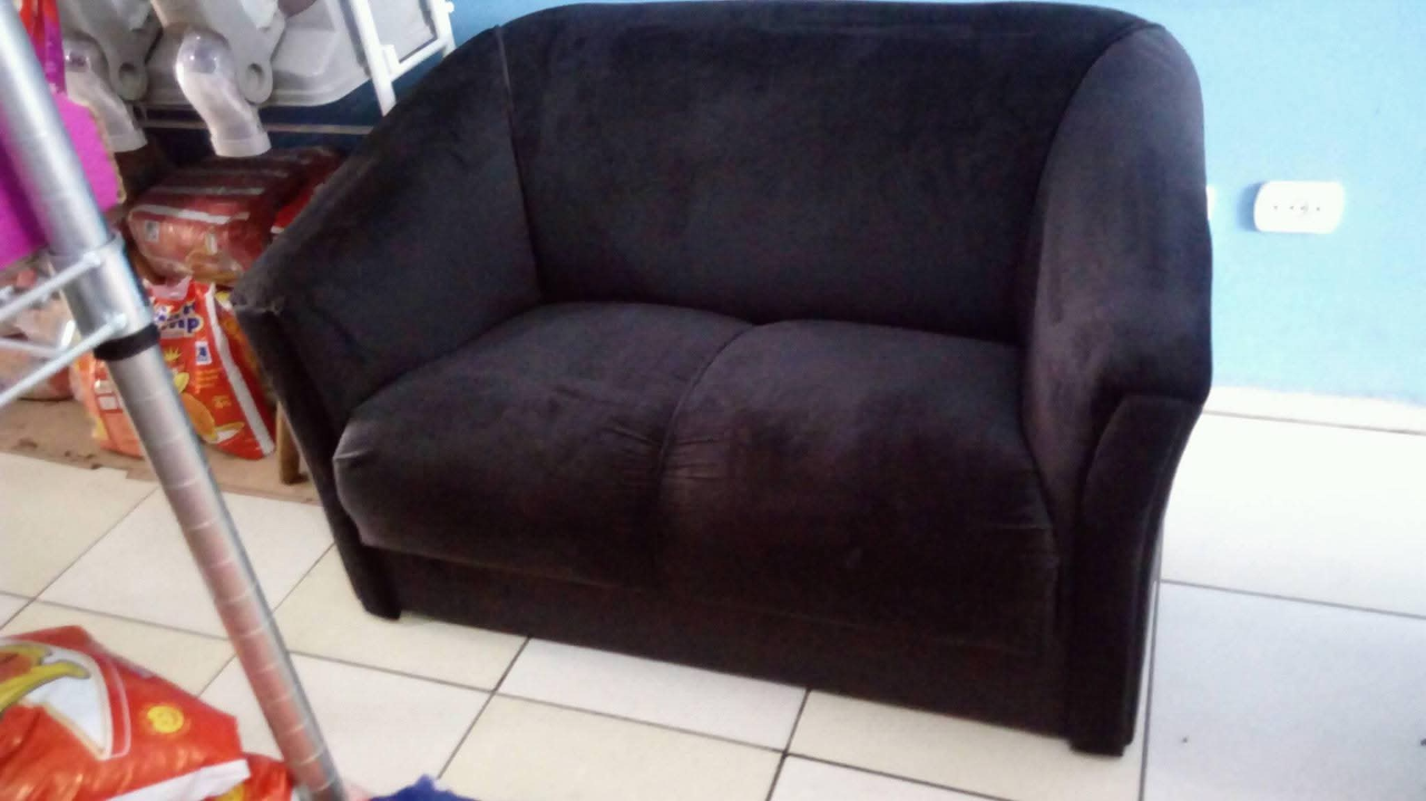 Sofá preto reformado