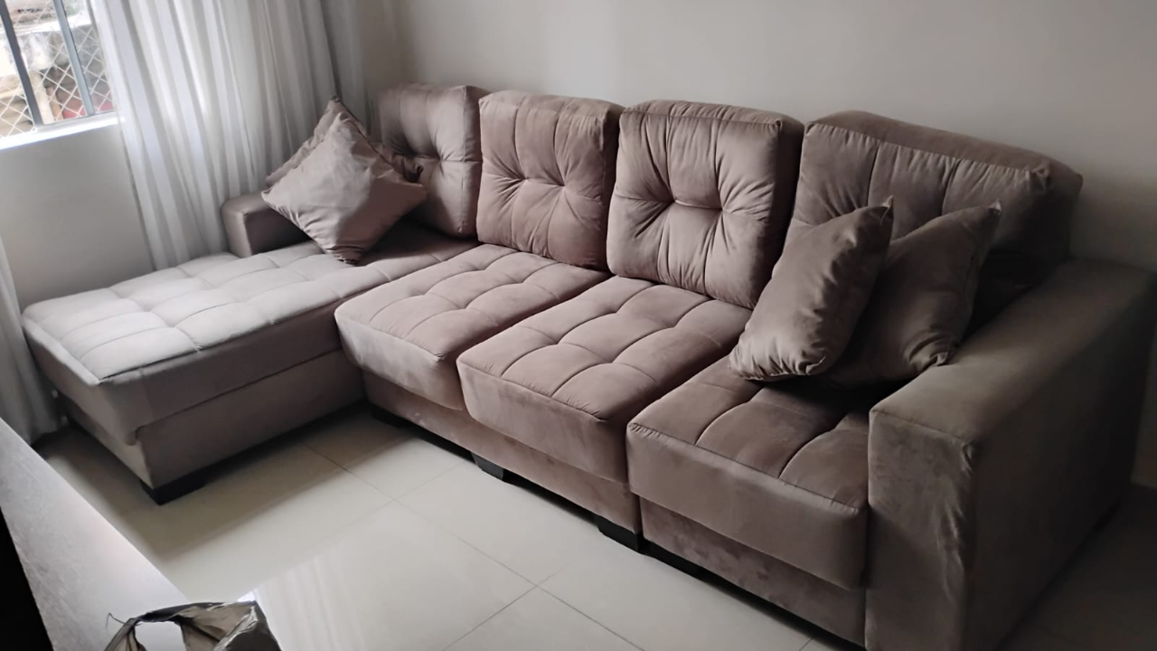 Sofá de canto reformado em veludo marrom