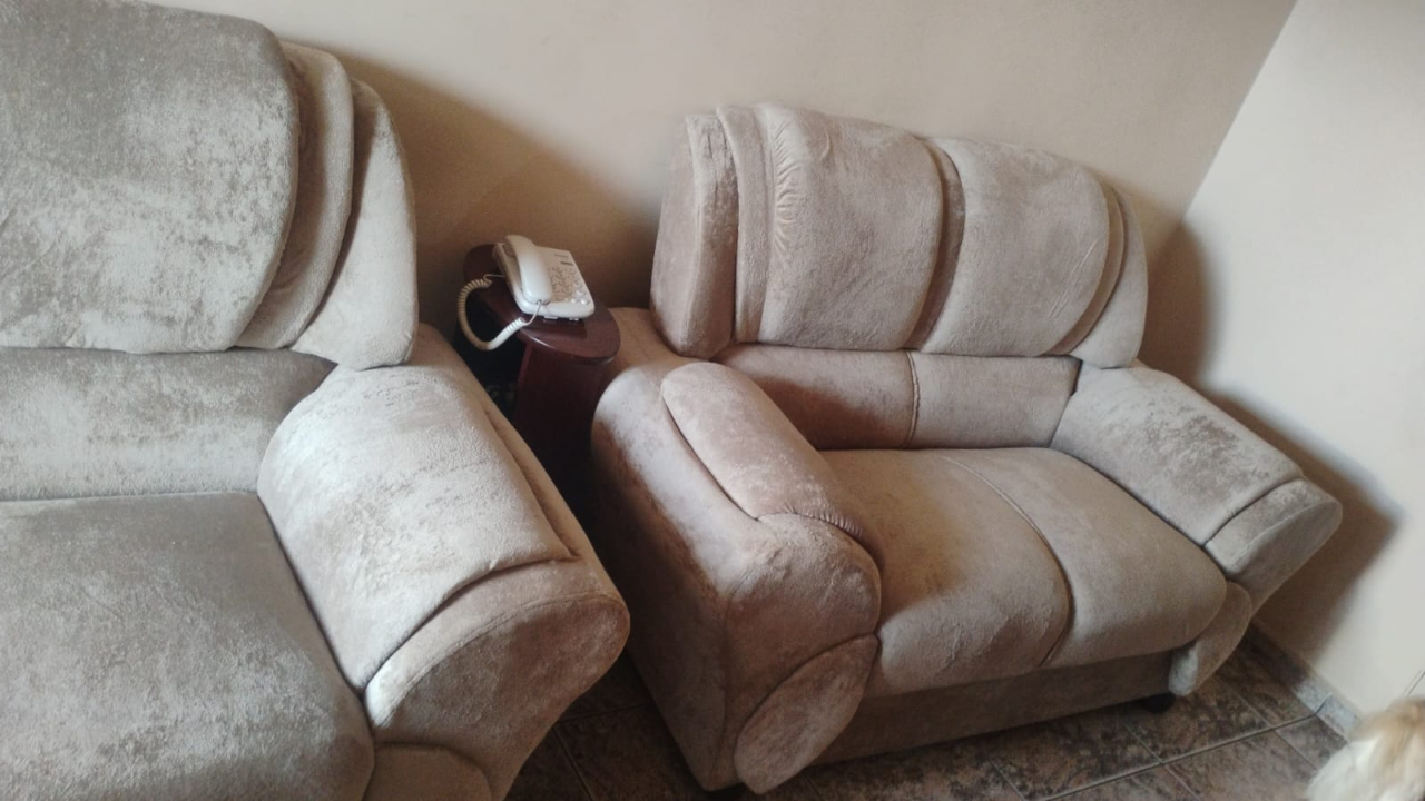 Conjunto de sofá bege reformado